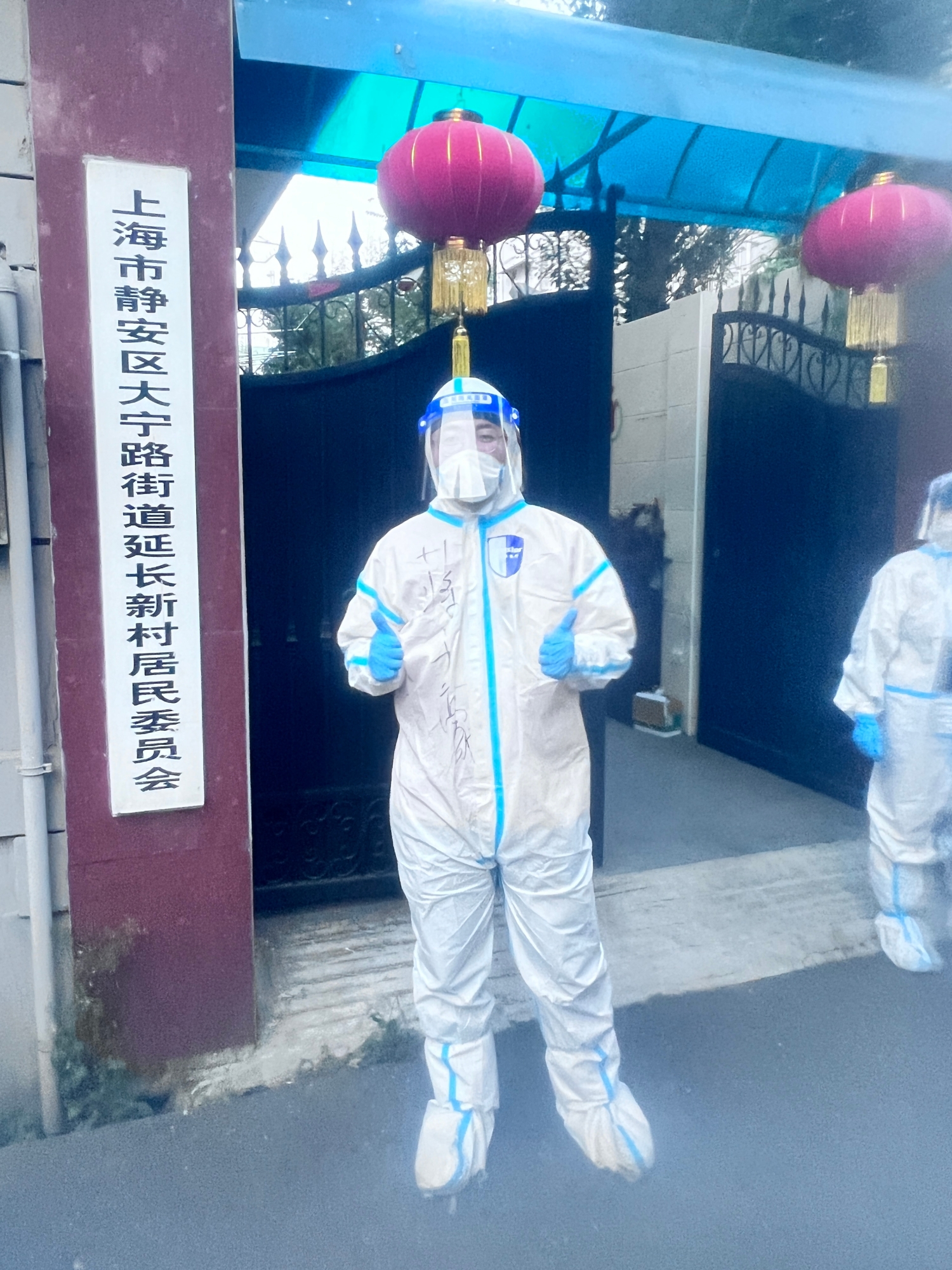 志愿者蒋子豪，办公室专员，参与社区核酸检测等工作